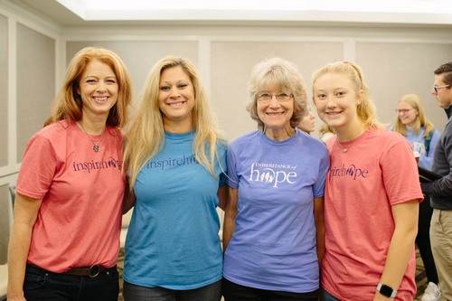 Donna’s sister, Karen (left), and niece, Mikayla (right), joined Martha and Donna at our NYC Legacy RetreatⓇ in 2018