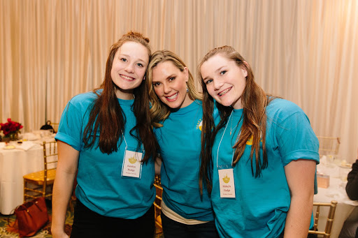 Katelyn (left) with her sister, Makayla, and Kendra Scott at the 2018 retreat