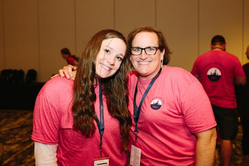 Katelyn with mom, Melinda, at this year’s Kendra Scott-sponsored IoH Legacy RetreatⓇ