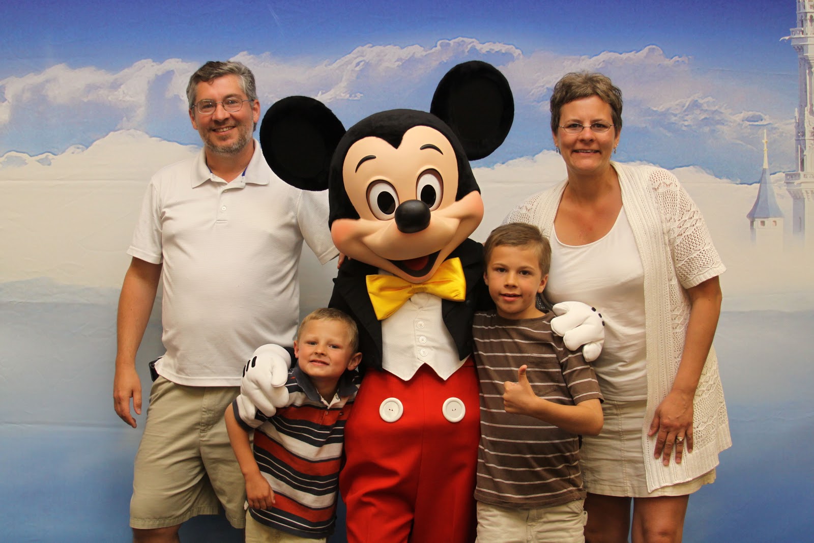 The Jeschke family met the world’s most famous mouse on their Legacy RetreatⓇ