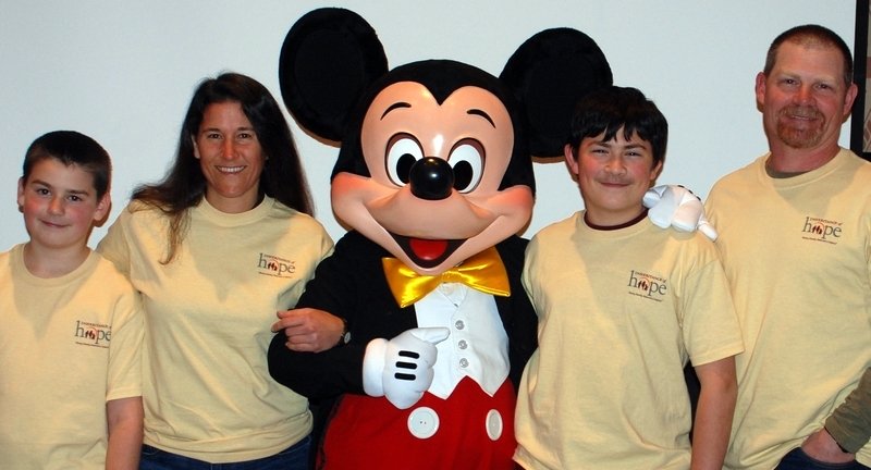 The Broyles family meeting Disney World’s most famous resident!